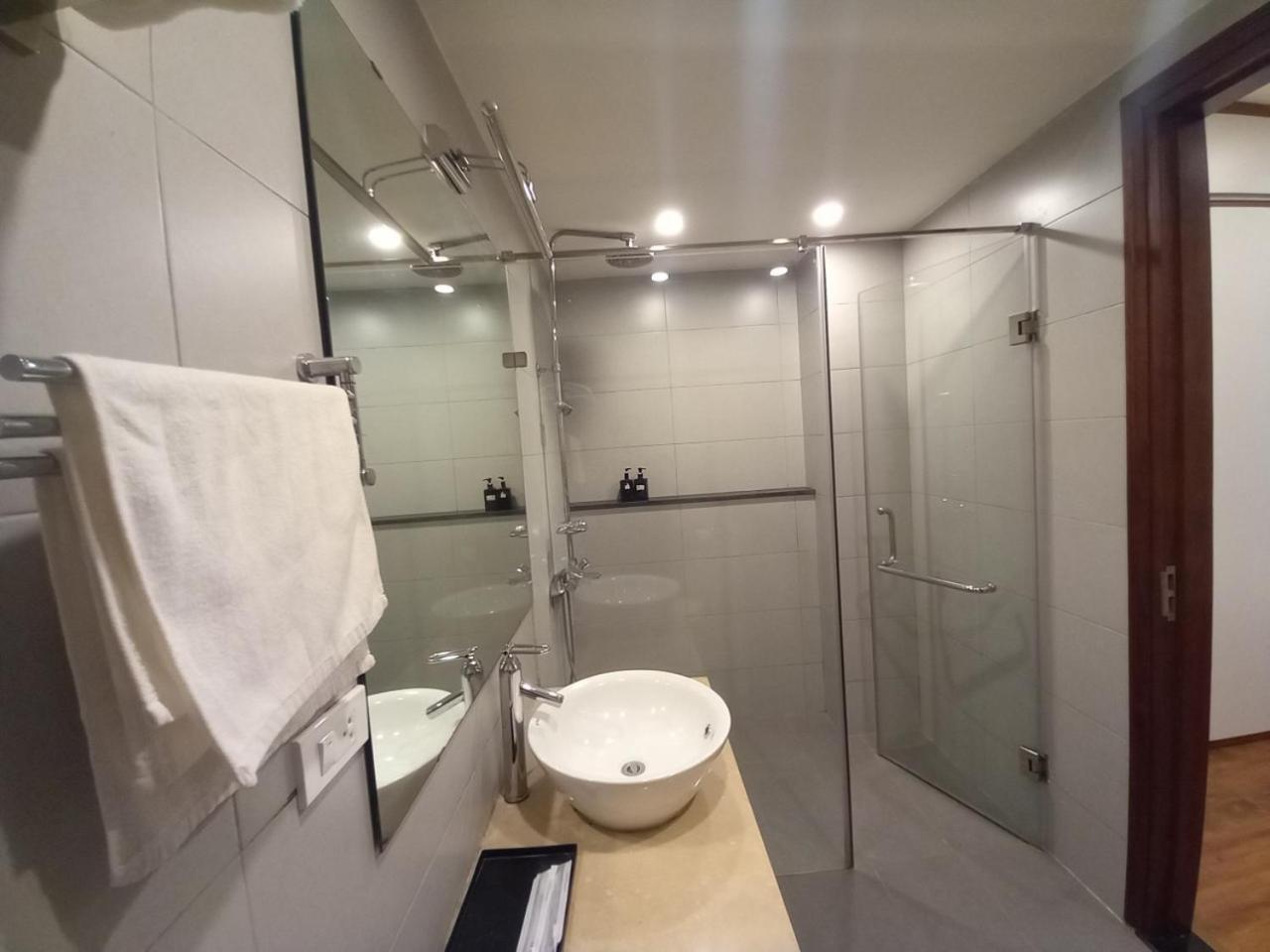 Luxe Paradise Residence Trinh Cong Son Hanoi Exteriör bild